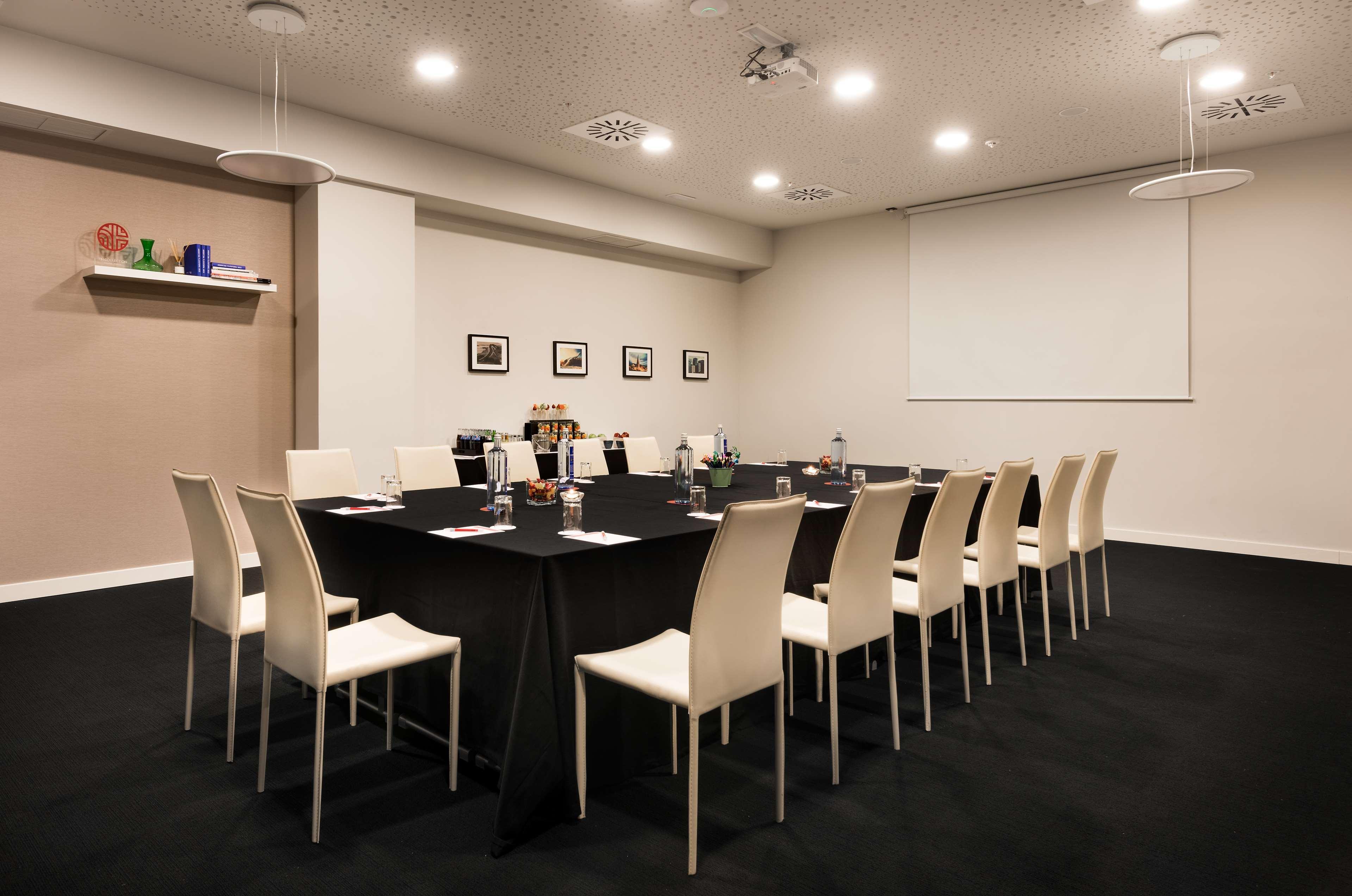 马德里苏西亚nh酒店 外观 照片 Meeting room at the hotel